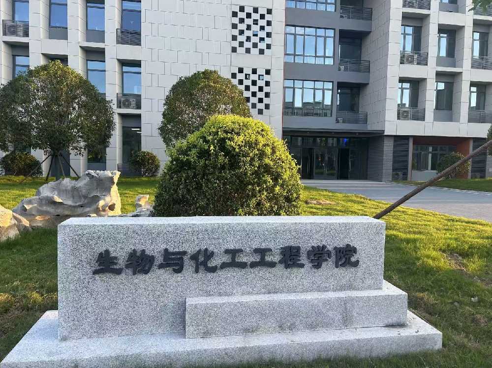 萨尔图区扬州职业大学体育场高杆灯项目